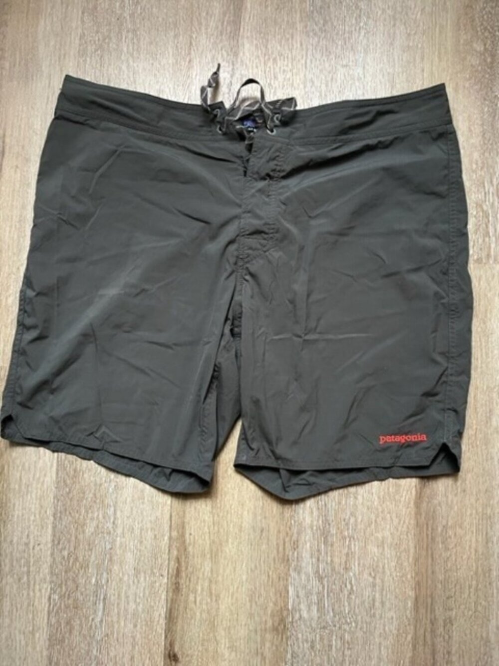 Patagonia Swim Shorts Men's Size 36 Dark Gray Mid-Length Surf Bottoms Trunks EUC